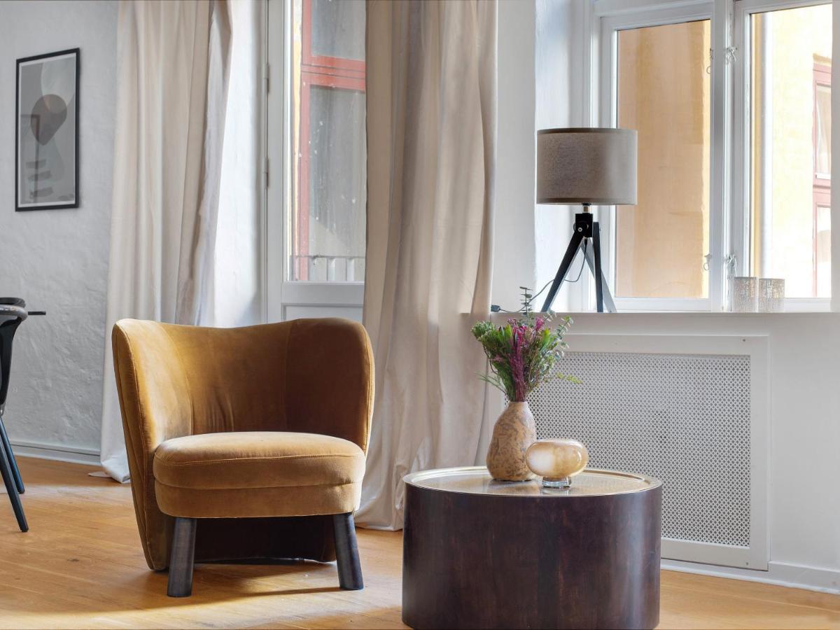 Sanders - Pleasant Four-bedroom In The Lovely Capital Apartment *